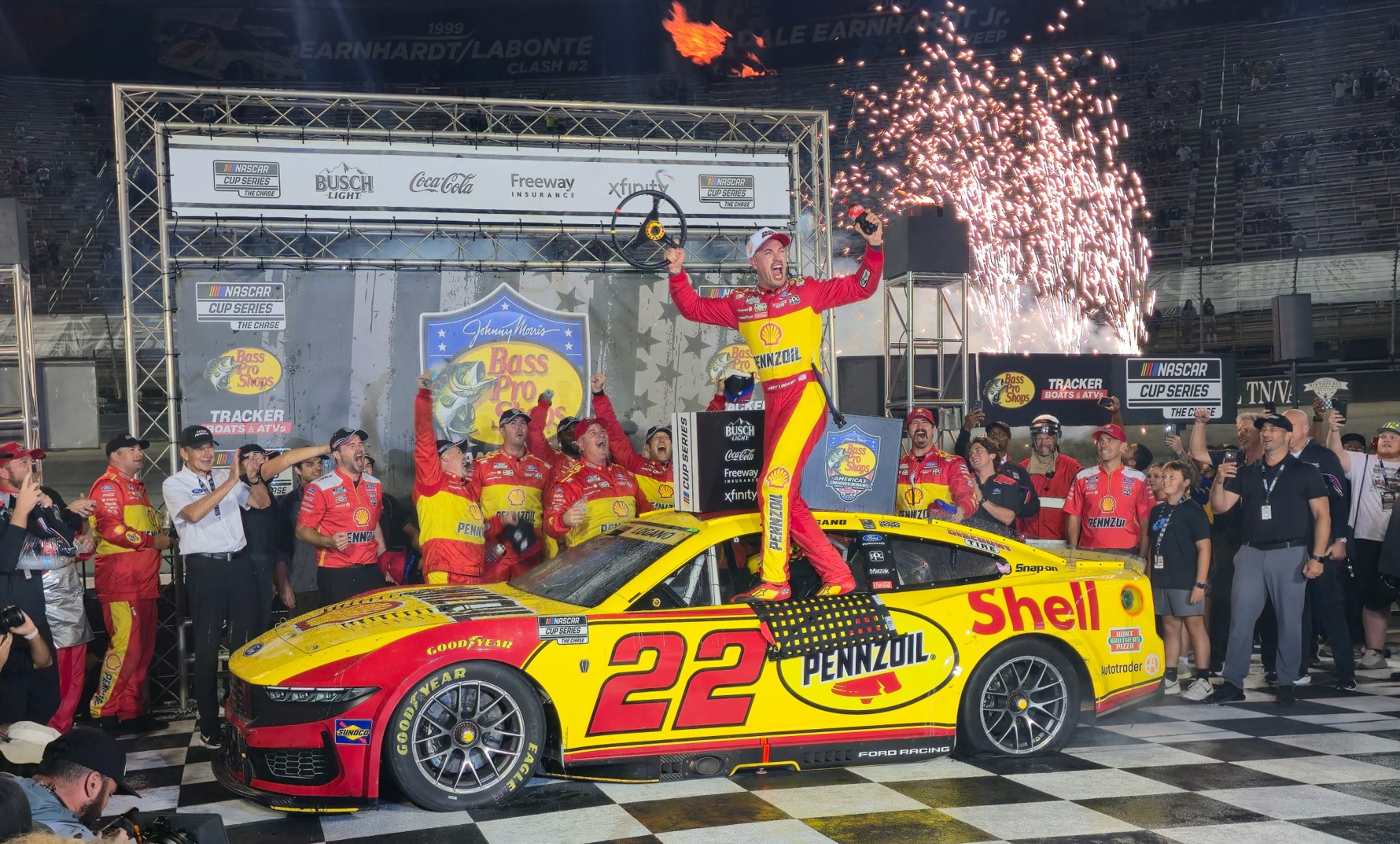 Photo: theracingexperts.com Inside the Race: How Logano stole the final restart at Bristol